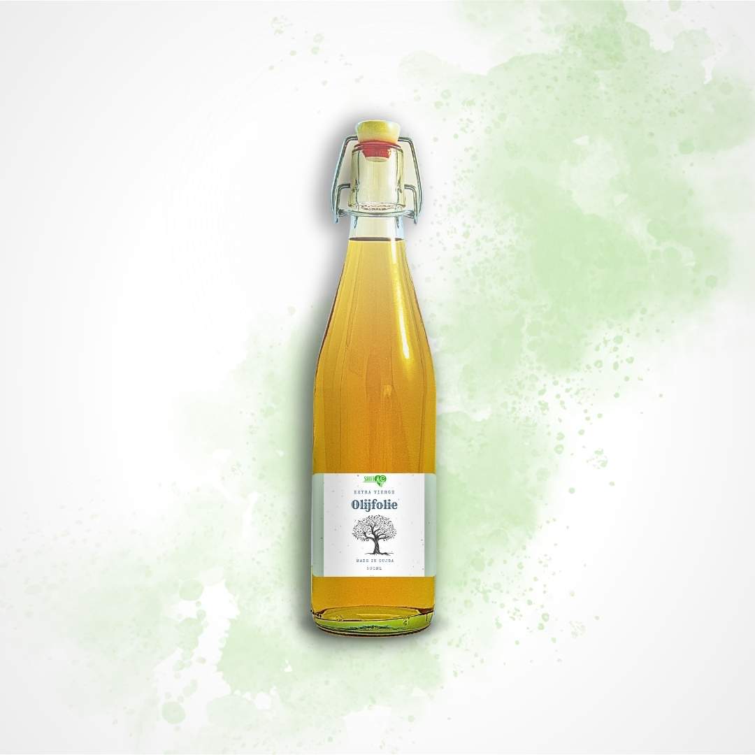 Olijfolie in een glazen fles, natuurlijke olien, natuurlijke oliën